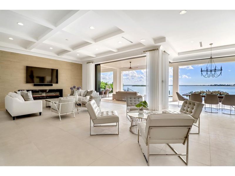 7 Tropical Decor Trends Losing Value In Naples Homes (And 3 That Still Shine) - Decor Hint Indoor-Outdoor Flow And Open Spaces