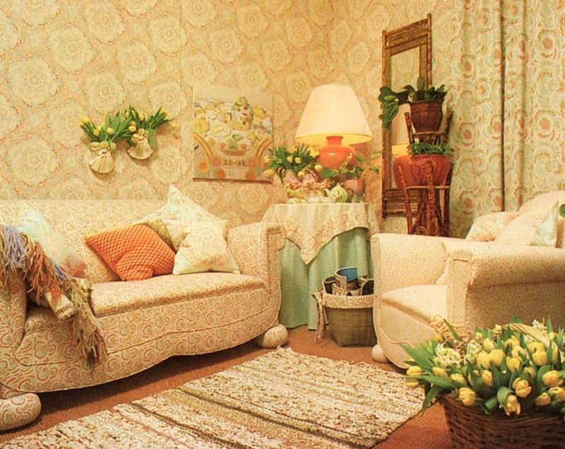 10 Sofa Colors Making Florida Living Rooms Look Dated And 10 That Refresh The Space - Decor Hint Mauve Tones Are Stuck in the 1980s