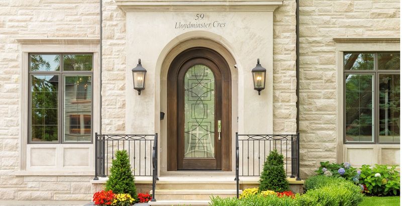 11 Exterior Design Trends That Are Ruining Curb Appeal In Saint Paul - Decor Hint Oversized Front Doors That Don't Match The Home