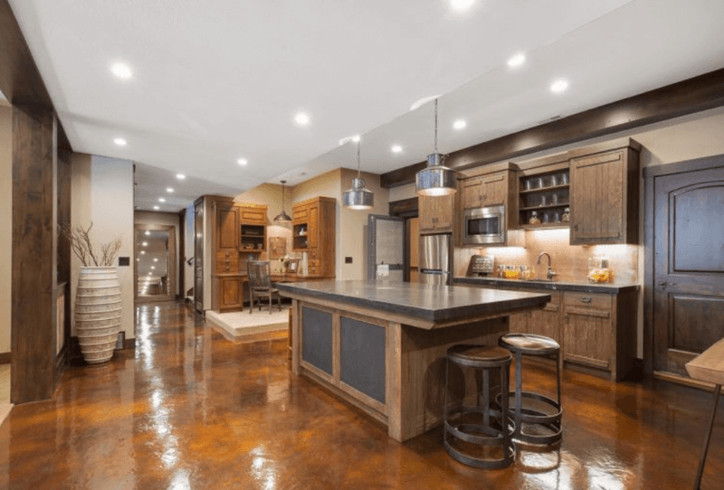 Desert Chic: 7 Nevada Decorating Trends That Blend Rustic And Modern - Decor Hint Natural Stone And Concrete Finishes