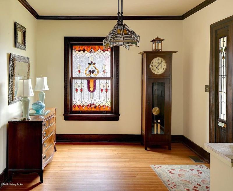 Real Estate Experts Say These Decor Trends Boost Home Sales, Available For A Limited Time - Decor Hint Vintage Grandfather Clocks As Statement Pieces
