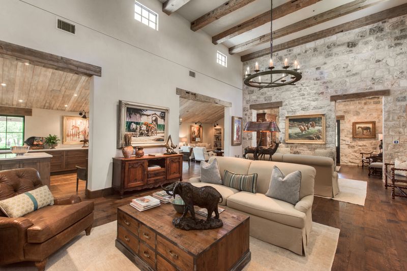 10 Southern Design Elements That Capture The Essence Of Dallas Homes - Decor Hint Rustic Exposed Wood Beams