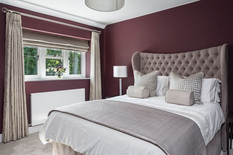 17 Colors You Should Never Pair With White, According To Interior Designers - Decor Hint Burgundy Red