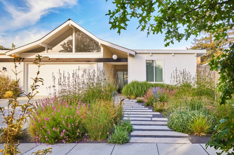 Modern Farmhouse Vibes: 11 Outdoor Looks Borrowed From 2025's Best Iowa Homes - Decor Hint Simple, Structured Landscaping