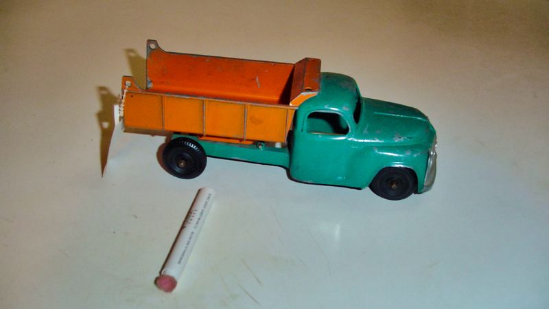 9 Vintage And Antique Decor Pieces You Should Avoid Having In Your Home And 9 To Own Instead - Decor Hint Avoid: Vintage Painted Toys