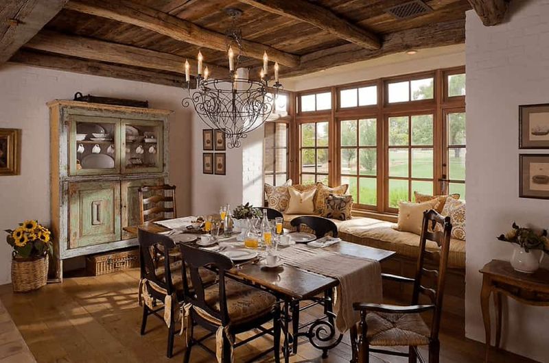 9 Signature Decor Elements That Capture The Heart Of Iowa Homes - Decor Hint Rustic, Oversized Chandeliers
