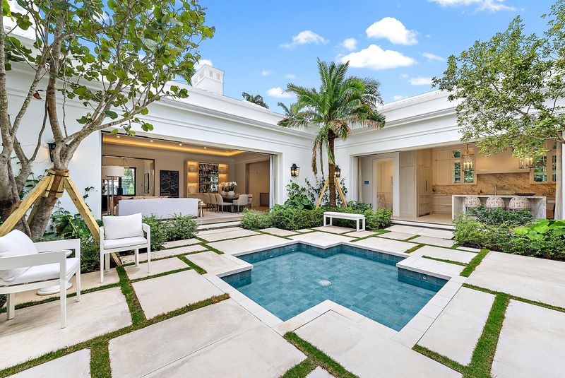 8 Florida Homes Set To Soar And 9 That Could Lose Their Edge - Decor Hint Courtyard Villas With Outdoor Living Focus
