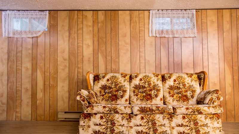 18 Nostalgic Home Trends That Ruin Boomers' Homes - Decor Hint Wood Paneling