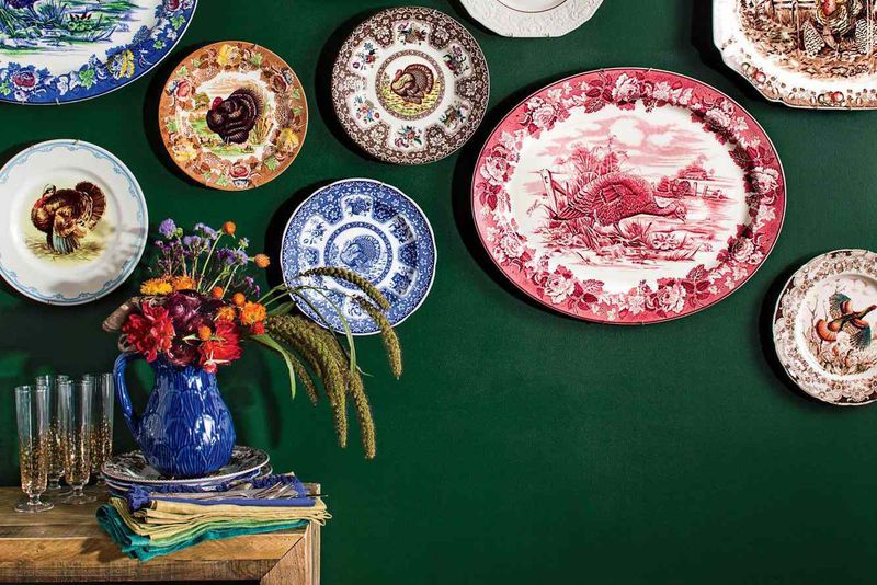 Old-Fashioned Decorative Plates