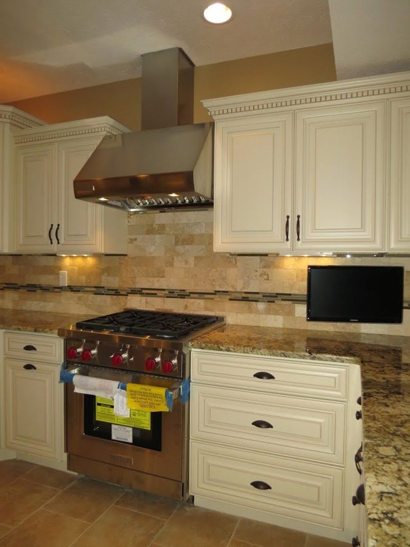 Avoid These 13 Kitchen Mistakes In Dayton Plus 10 Designer-Approved Upgrades - Decor Hint Outdated Backsplash Tiles