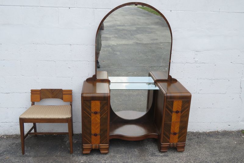 Art Deco Vanities With Mirrors