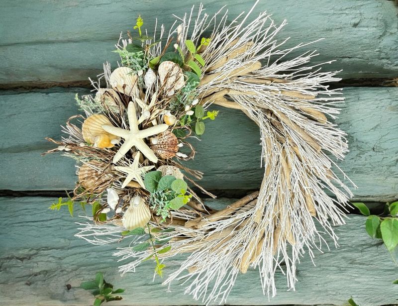 Ohio Homes Adopting Coastal Style Curb Appeal Tips To Try - Decor Hint Driftwood Wreath Welcome