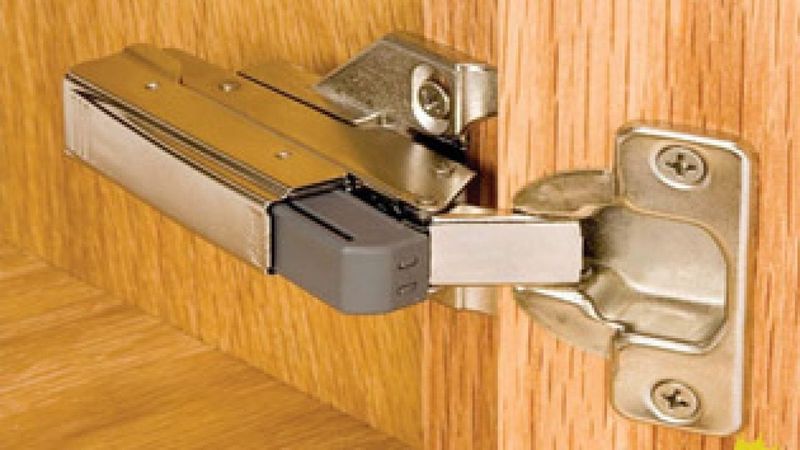 Avoid These 13 Kitchen Mistakes In Dayton Plus 10 Designer-Approved Upgrades - Decor Hint Soft-Close Cabinet Hinges