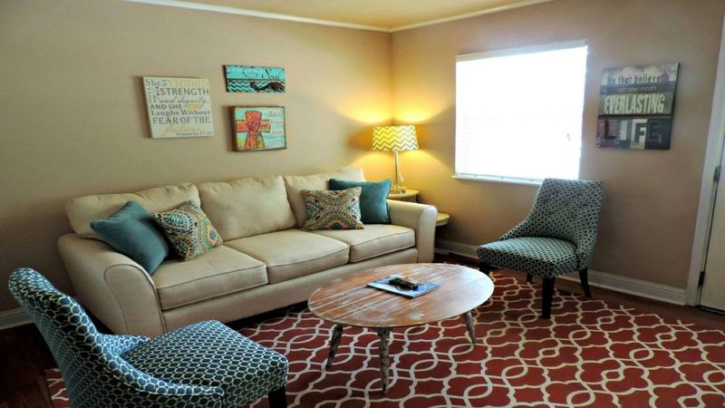 12 Simple Tips To Make Your Living Room Look Expensive And 10 Things You Should Avoid - Decor Hint Cheap, Flimsy Furniture