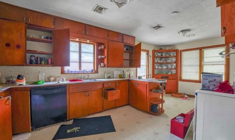 Which 6 Oklahoma Home Types Will Drop In Value By Late 2025 Plus 8 That Will Grow - Decor Hint Outdated Ranch-Style Homes Without Updates