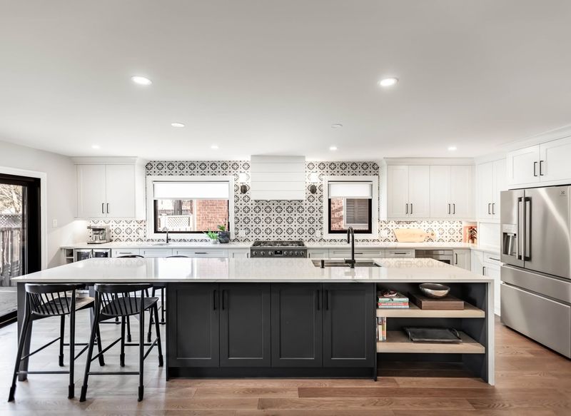 9 Kitchen Icks That Instantly Turn Off Homebuyers And 9 That Immediately Win Them Over - Decor Hint Functional Kitchen Island