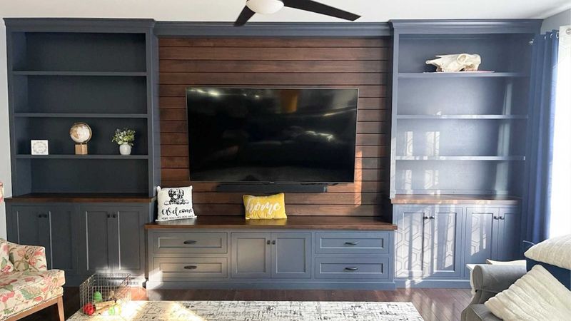 6 Features Buyers Are Starting To Avoid In Oceanside Homes And 3 They've Always Stayed Away From - Decor Hint Large Built-In Entertainment Centers