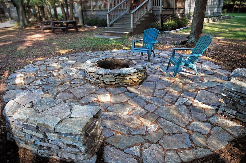 15 Rustic Outdoor Vibes Taking Over Vermont Neighborhoods - Decor Hint Natural Stone Fire Pits And Outdoor Fireplaces