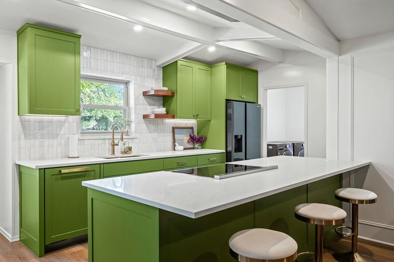 8 Kitchen Colors That Are Coming Back In 2025 And 10 That Are Already Trending - Decor Hint Avocado Green (Coming Back)