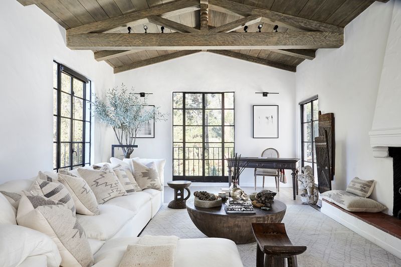 Small Living Room Here Are 9 Ways To Create The Illusion Of Space - Decor Hint Use Light, Neutral Colors