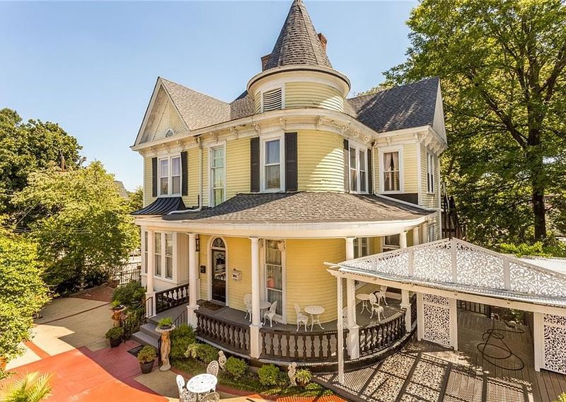 Exploring Marietta's History Through 13 Beautifully Preserved Home Exteriors - Decor Hint Cherokee Street Cottage