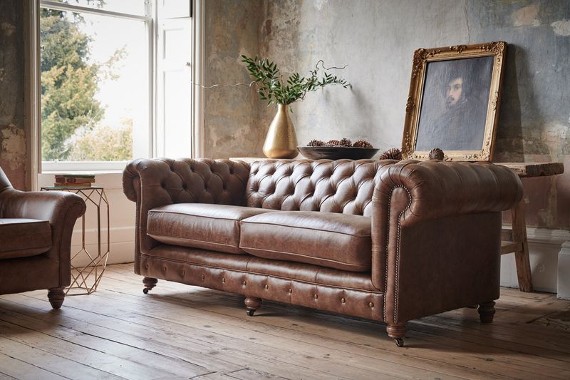 9 Antiques That Will Always Work In Modern Interiors, And How Designers Style Them - Decor Hint Leather Chesterfield Sofas