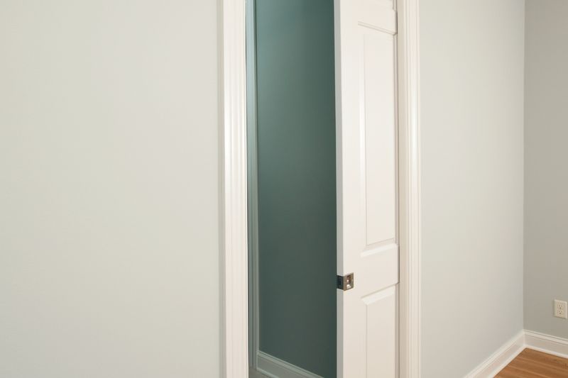 16 Design Tricks From Oregon's Eco-Friendly Tiny Homes - Decor Hint Pocket Doors That Disappear