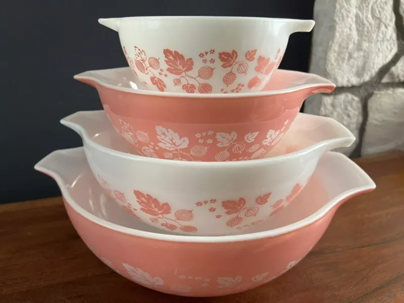 Your Old Stuff Might Be A Goldmine These 10 Antiques Are Climbing Fast - Decor Hint Vintage Pyrex mixing bowls