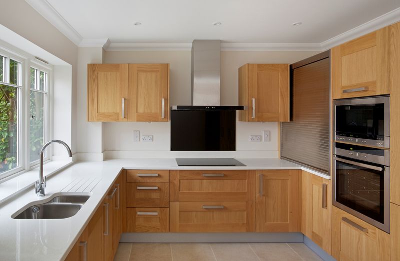 20 Outdated Kitchen Cabinet Styles Designers Say To Avoid - Decor Hint Honey Oak Cabinets