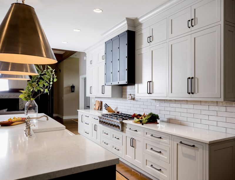 10 Kitchen Looks That Are Losing Popularity In Pennsylvania (With 10 That Still Shine) - Decor Hint Shaker Cabinets