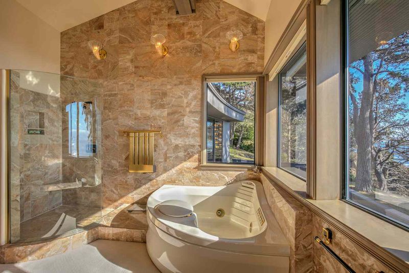 17 American Home Styles That Will Be Considered Obsolete By 2030 - Decor Hint Jetted Whirlpool Tubs