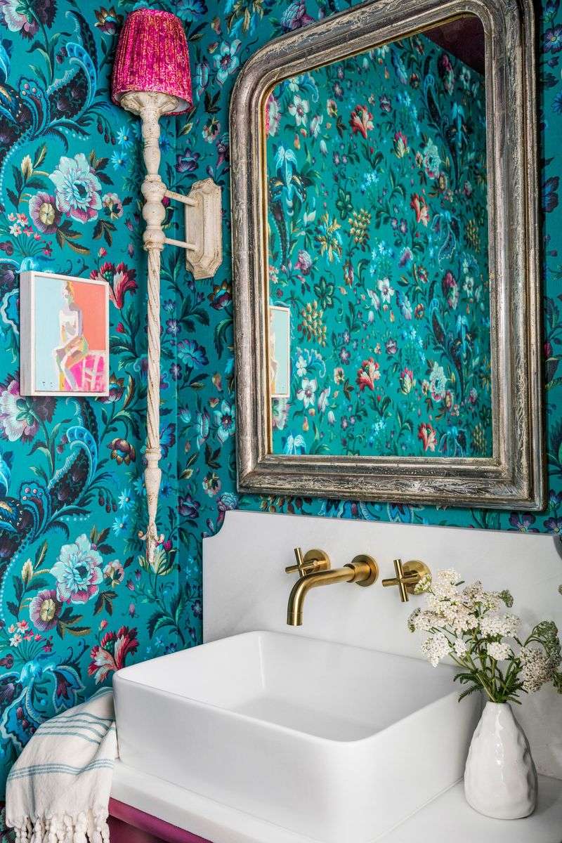 12 Polarizing Home Trends Designers Secretly Love - Decor Hint Bold Wallpaper