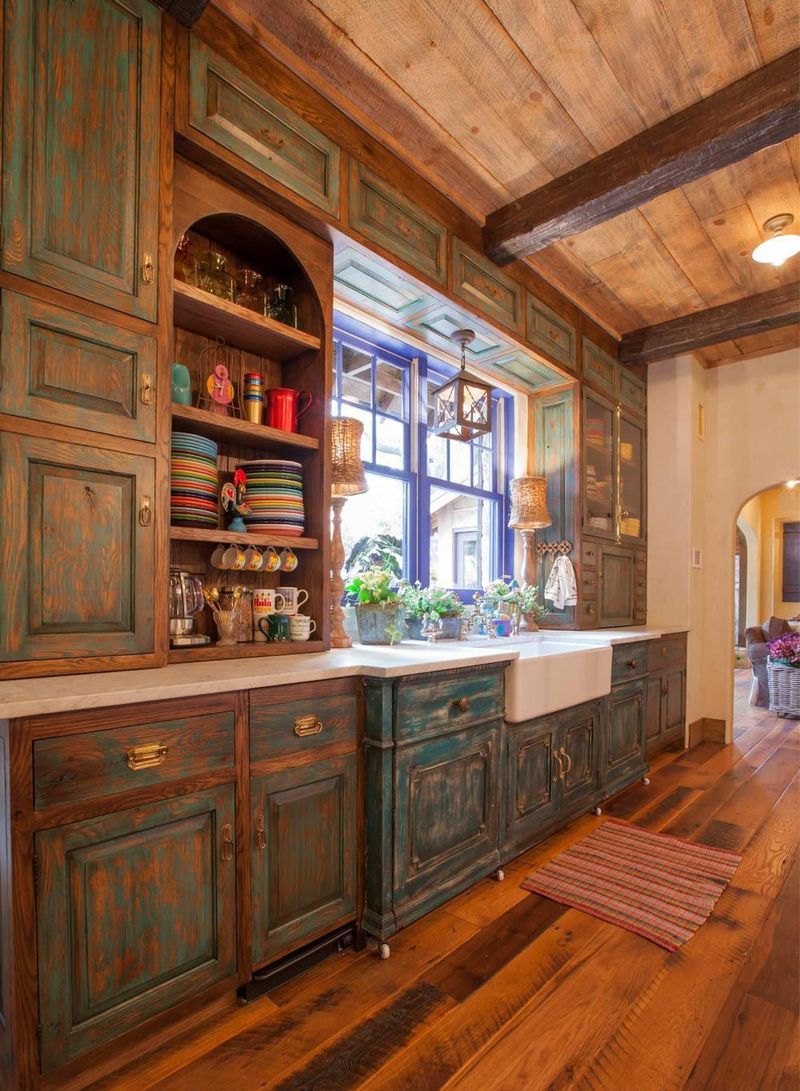 New Mexico Designers Say These 12 Kitchen Looks Are Dated Stick With 10 These Instead - Decor Hint Overly Rustic Themes (dated)