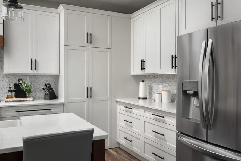 22 Ways To Modernize An Outdated Kitchen Without Totally Replacing It - Decor Hint Install New Doorknobs And Hinges