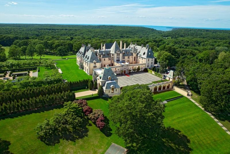 7 Of The Cheapest Mansions In America Plus 5 More You Won't Believe Are That Affordable - Decor Hint Oheka Castle