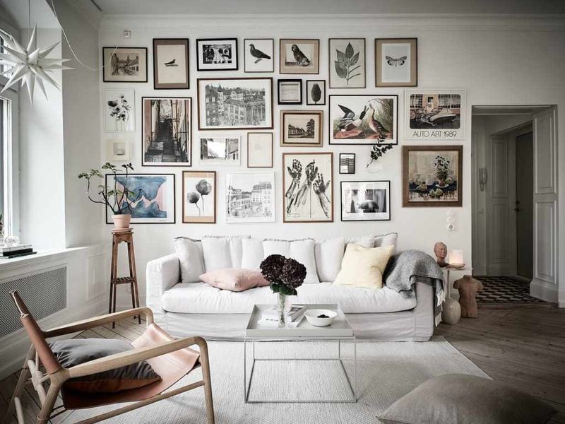 21 Clever Ways To Update Your Living Room Without Replacing The Furniture - Decor Hint Create a Gallery Wall