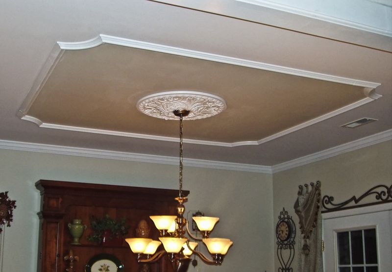11 Dining Room Ideas Bringing Southern Charm Back To Georgia Interiors - Decor Hint Ceiling Medallions and Trim Work