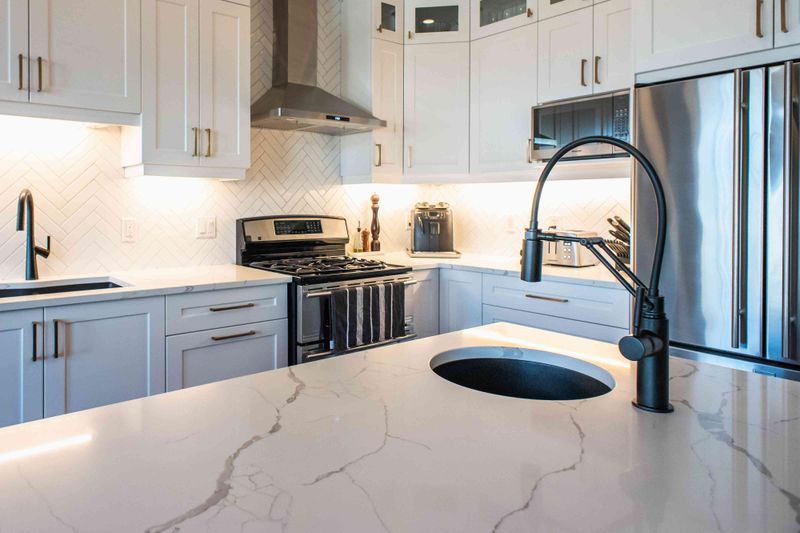 Granite countertops everywhere