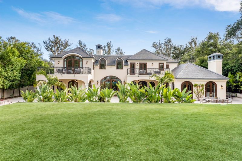 Oregon Real Estate Shake-Up: 8 Home Types On The Decline (And 6 That Are Thriving) - Decor Hint McMansions Falling From Grace
