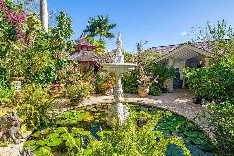 14 Tropical Garden Accents Seen Around Hawaii Villas - Decor Hint Pineapple Motif Fountains