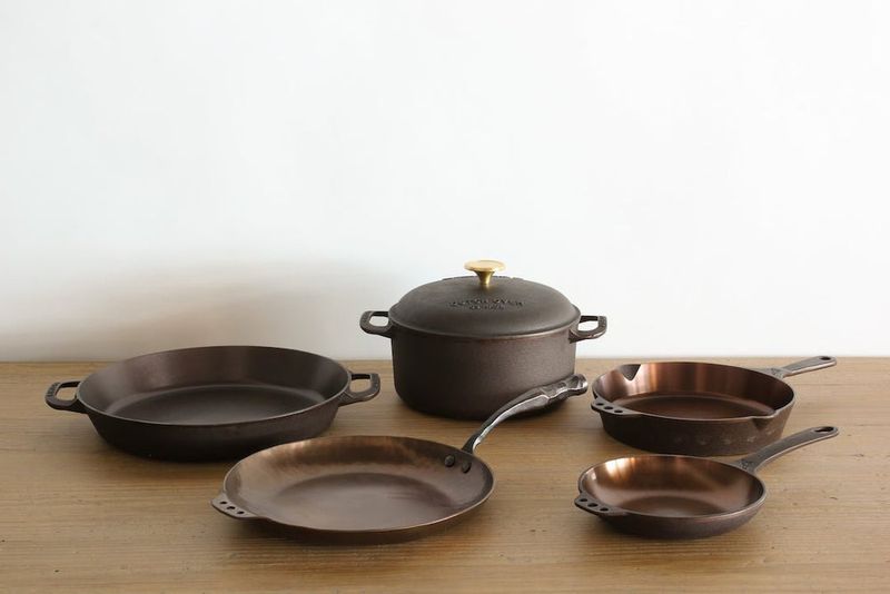 See 7 Things In Kentucky Houses Trending Up And 7 That Never Lost Their Charm - Decor Hint Cast Iron Cookware Collections