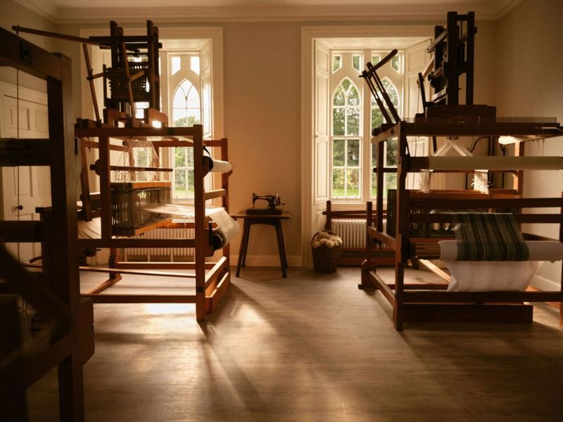 16 Photos Frozen In Time Of A 300-Year-Old Weavers' House - Decor Hint Loom Room
