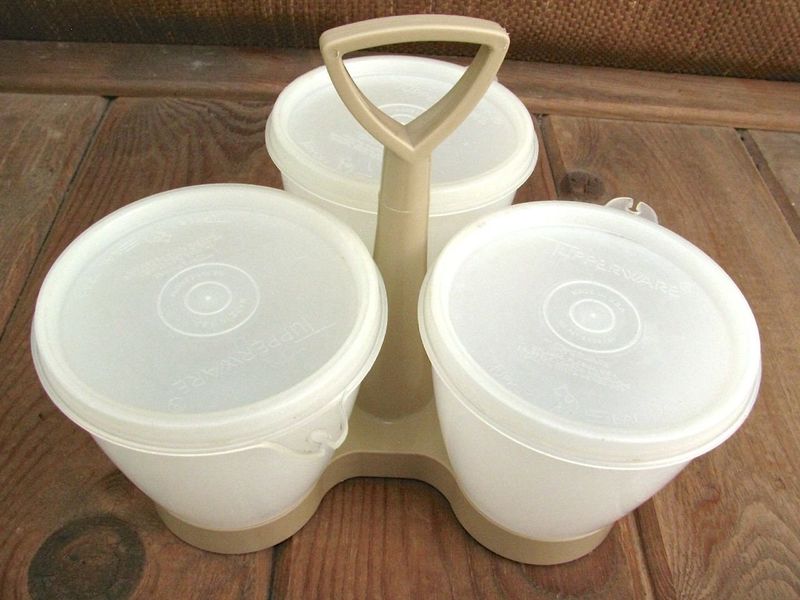 4 Vintage Decor Items Losing Value In Eugene Homes (And 9 That Never Shined) - Decor Hint Vintage Tupperware