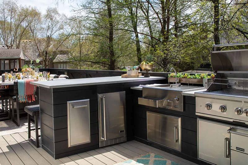 Grill with Integrated Bar Seating