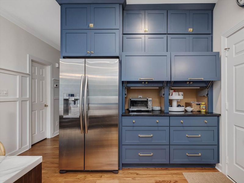 8 Things You Should Never Put In A Small Kitchen, According To Designers - Decor Hint Bulky Appliance Collections