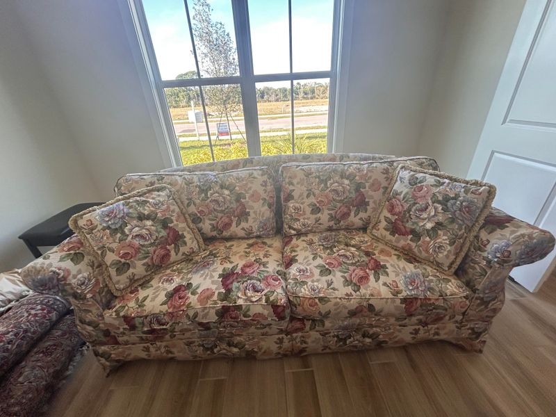 I've Seen These 10 Outdated Decor Choices Again And Again And These 5 Are The Worst Offenders - Decor Hint Floral Sofa Upholstery
