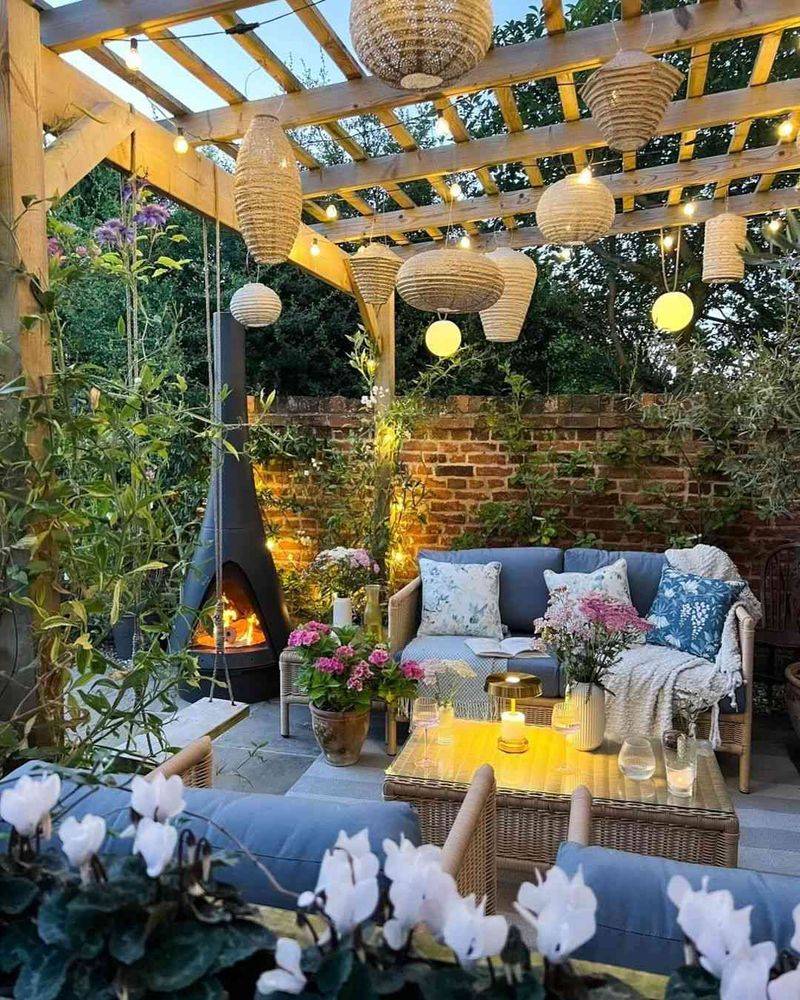 23 Gorgeous Garden Lighting Ideas To Transform Your Space - Decor Hint Hanging Lights