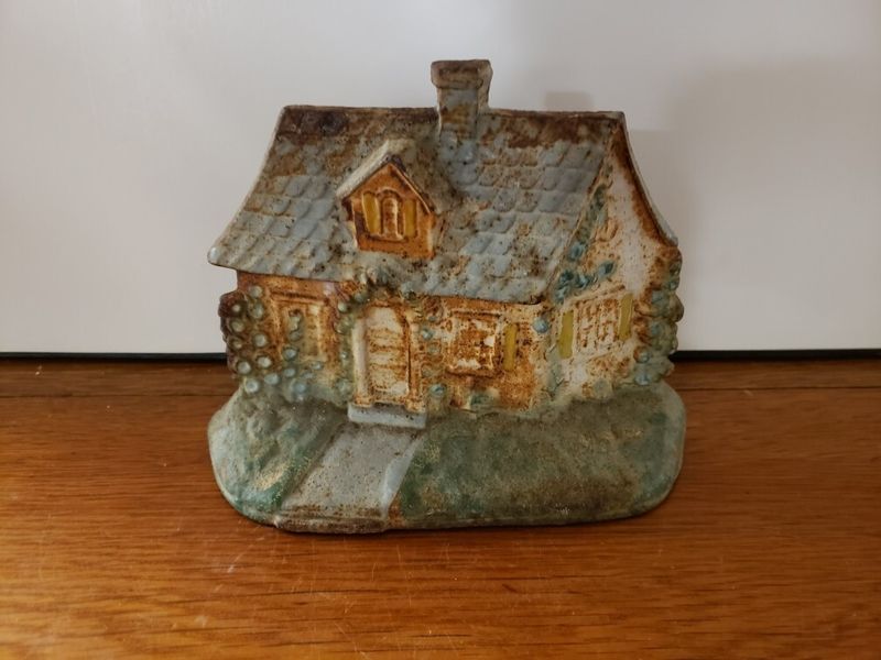 9 Interior Antique Items From The 1900s That Are Really Worth Thousands Of Dollars (And 11 That Are Not) - Decor Hint Cast Iron Doorstops