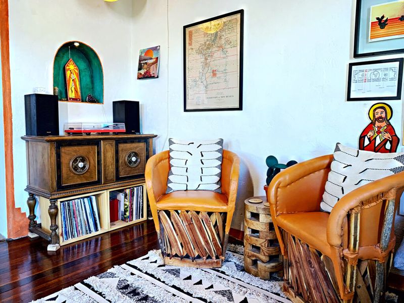 10 Things in Grandma's Living Room That Are Worth A Fortune - Decor Hint Vintage Record Collections