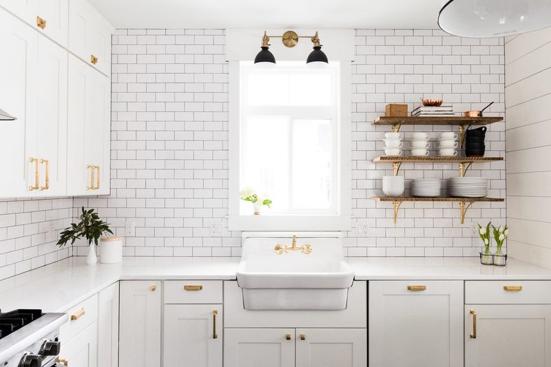 19 Diverse Examples That Say White Is The Best Color For Kitchen Cabinets - Decor Hint Easy to Spot Dirt for Better Cleanliness